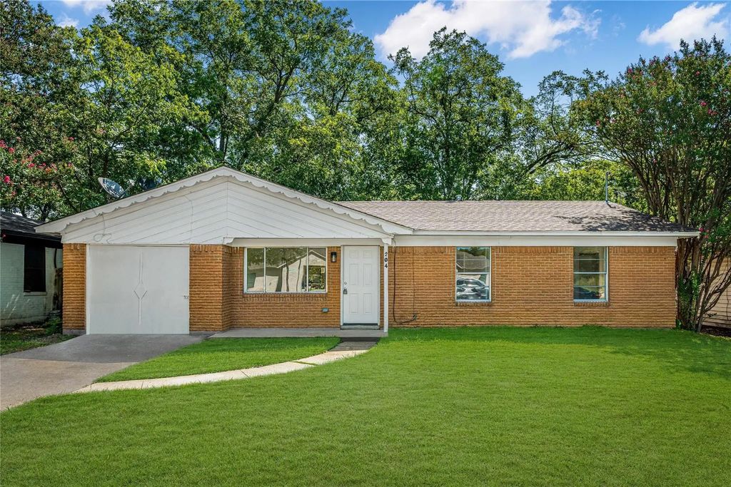 204 S Lillis Lane, Denison