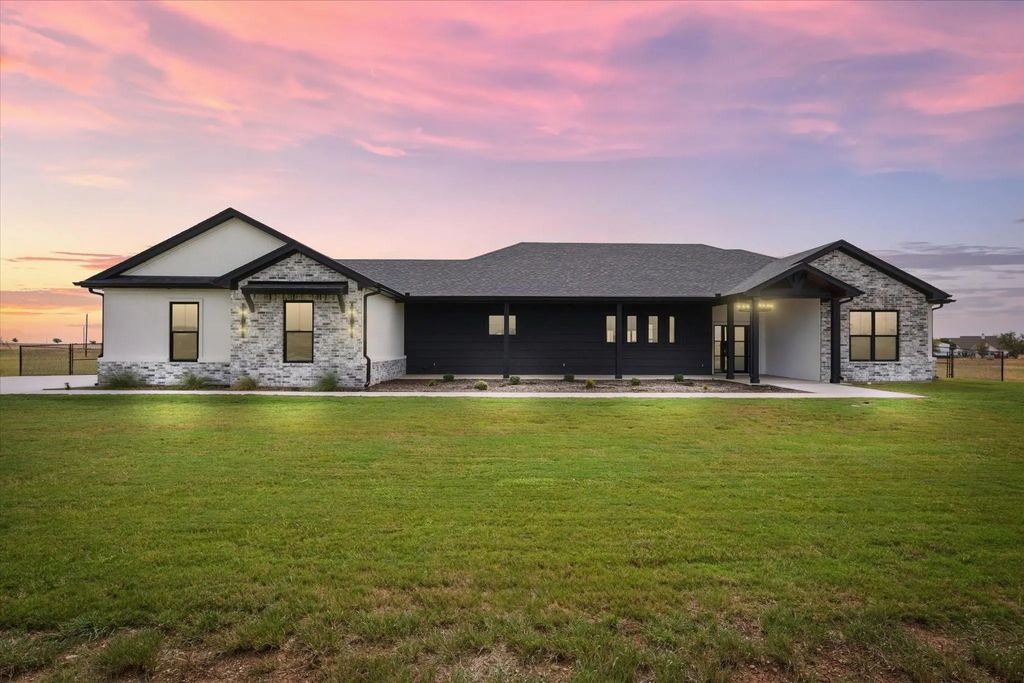 611 Willow Moon Ranch, Crawford