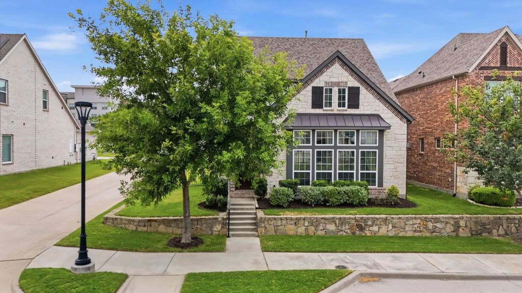 911 Midland Drive, Allen