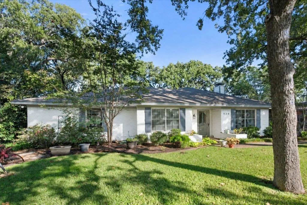 929 Madison Square, Corsicana