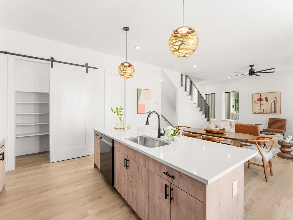 2015 N Prairie Avenue 205, Dallas
