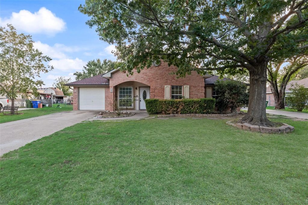 203 Creekstone Court, Seagoville