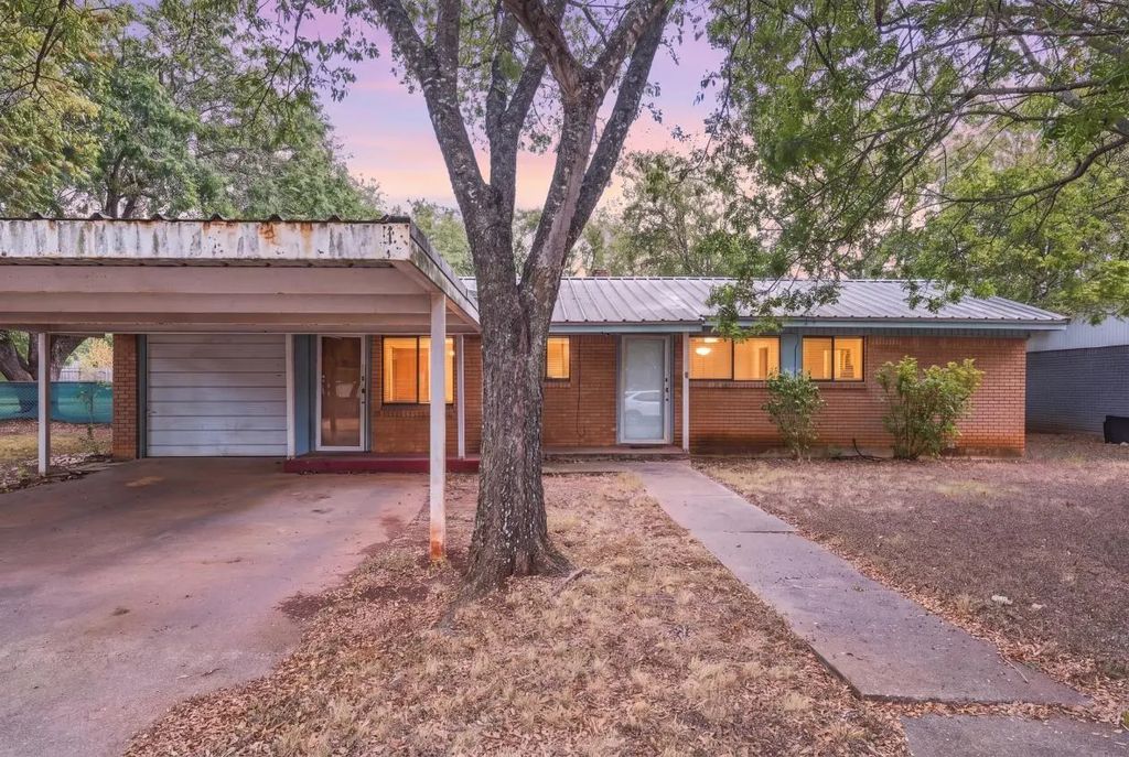 1204 W 4th Street, McGregor