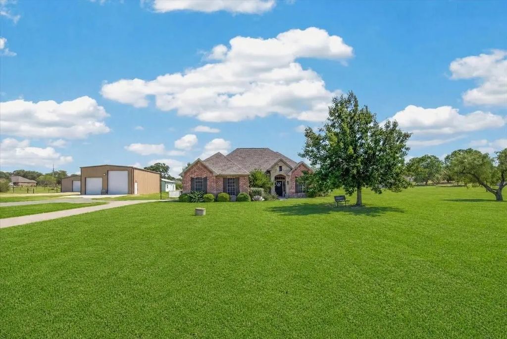 152 Savannah Drive, Weatherford