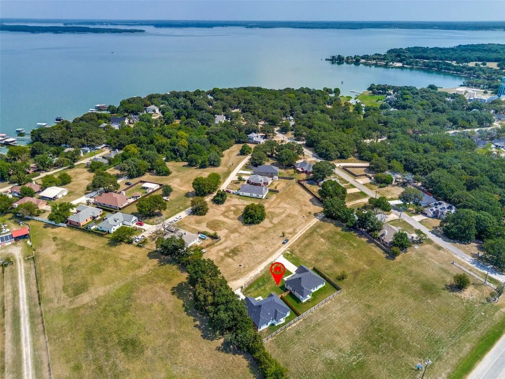 701 Lakeland Drive, West Tawakoni