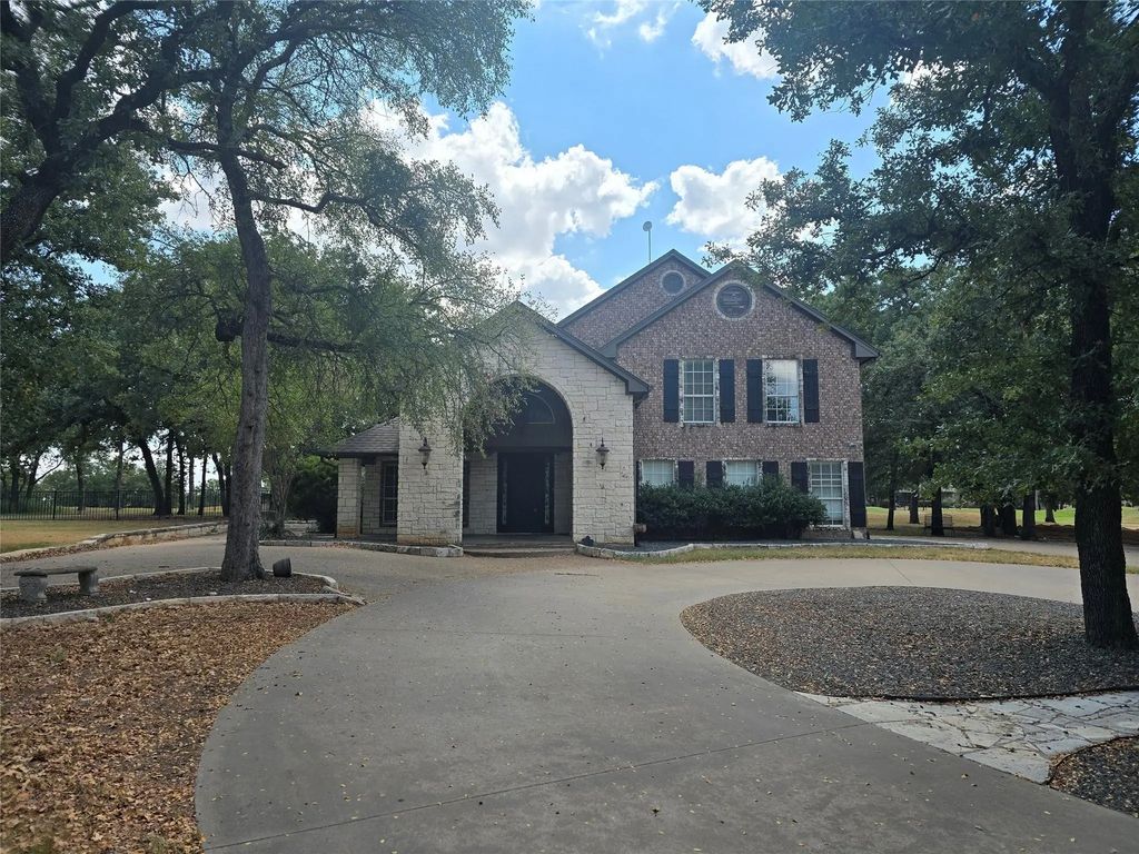 437 Sugar Tree Drive, Lipan