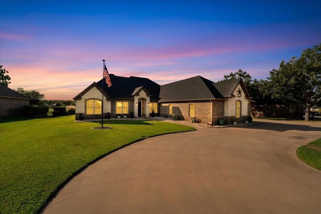 6410 Pinehurst Drive, Granbury