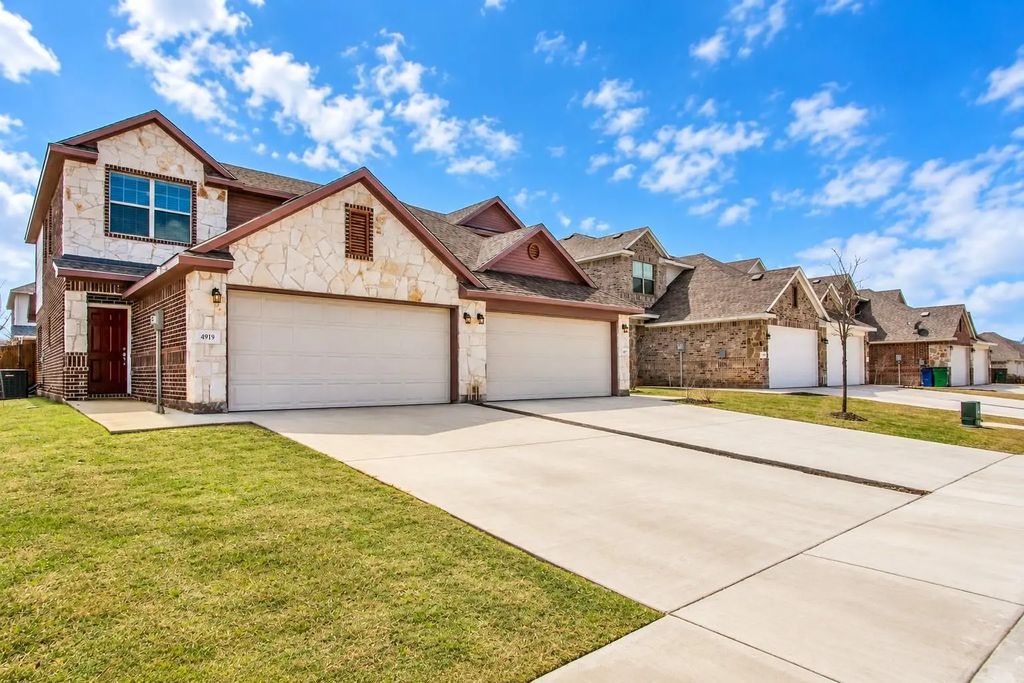 4917-4919 Sanger Circle Drive, Sanger