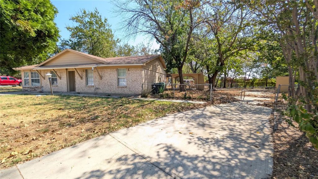 514 Campbell Lane, Denton