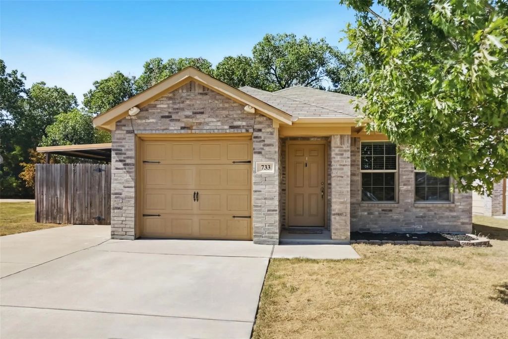 733 River Hill Lane, Fort Worth