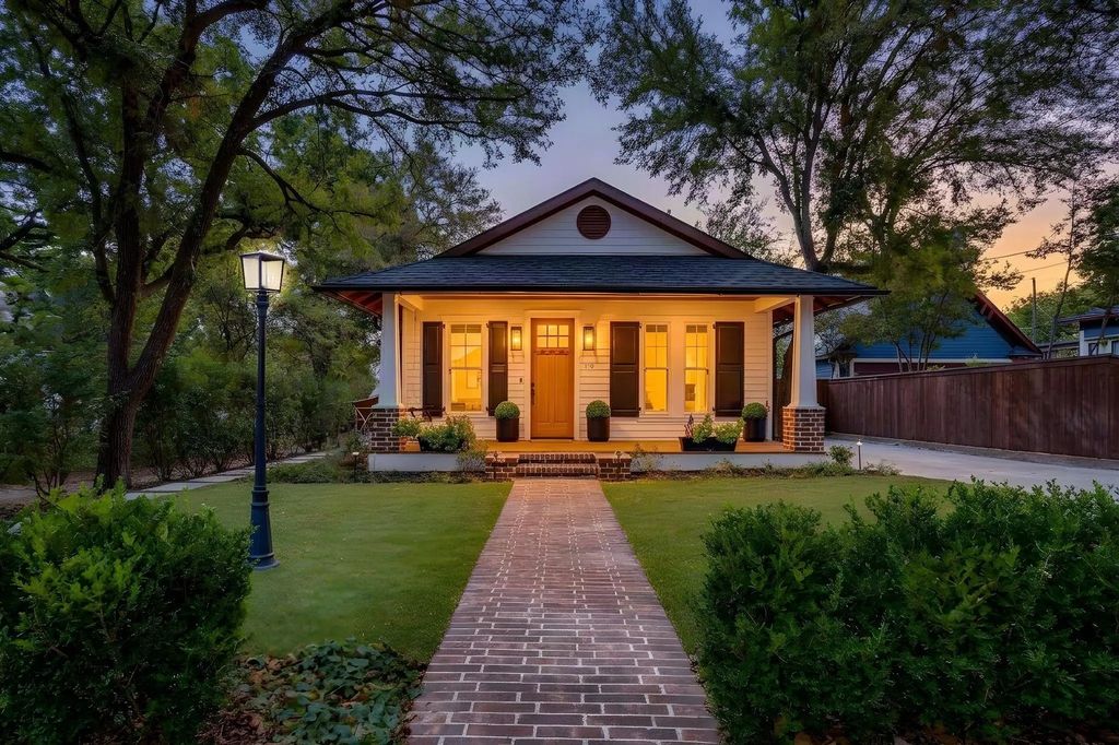 119 W Bluff Street, Granbury