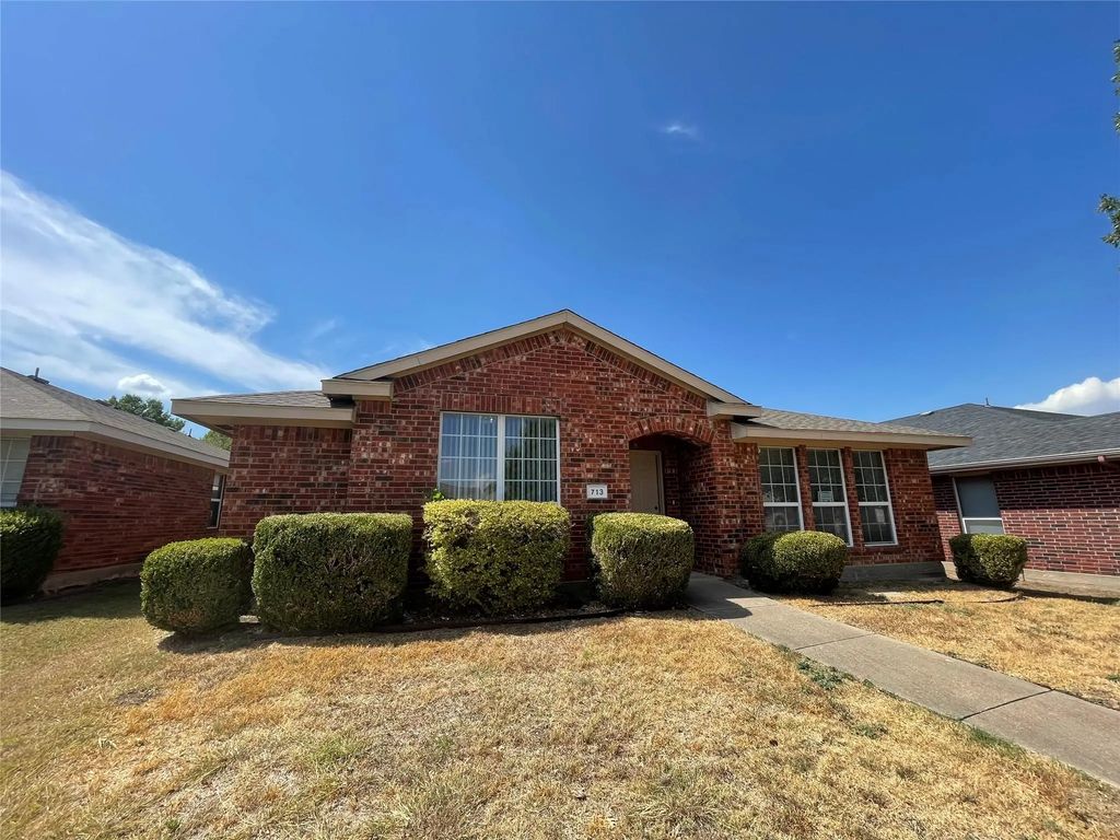 713 Horseshoe Court, DeSoto