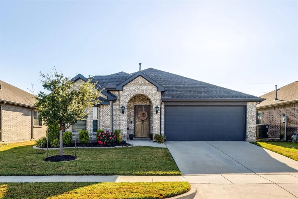 828 Foxtail Bend, Lavon