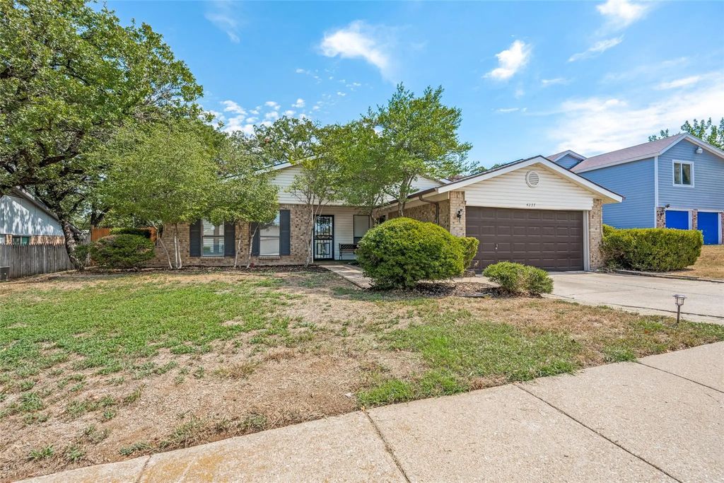 4237 Glen Springs Drive, Arlington