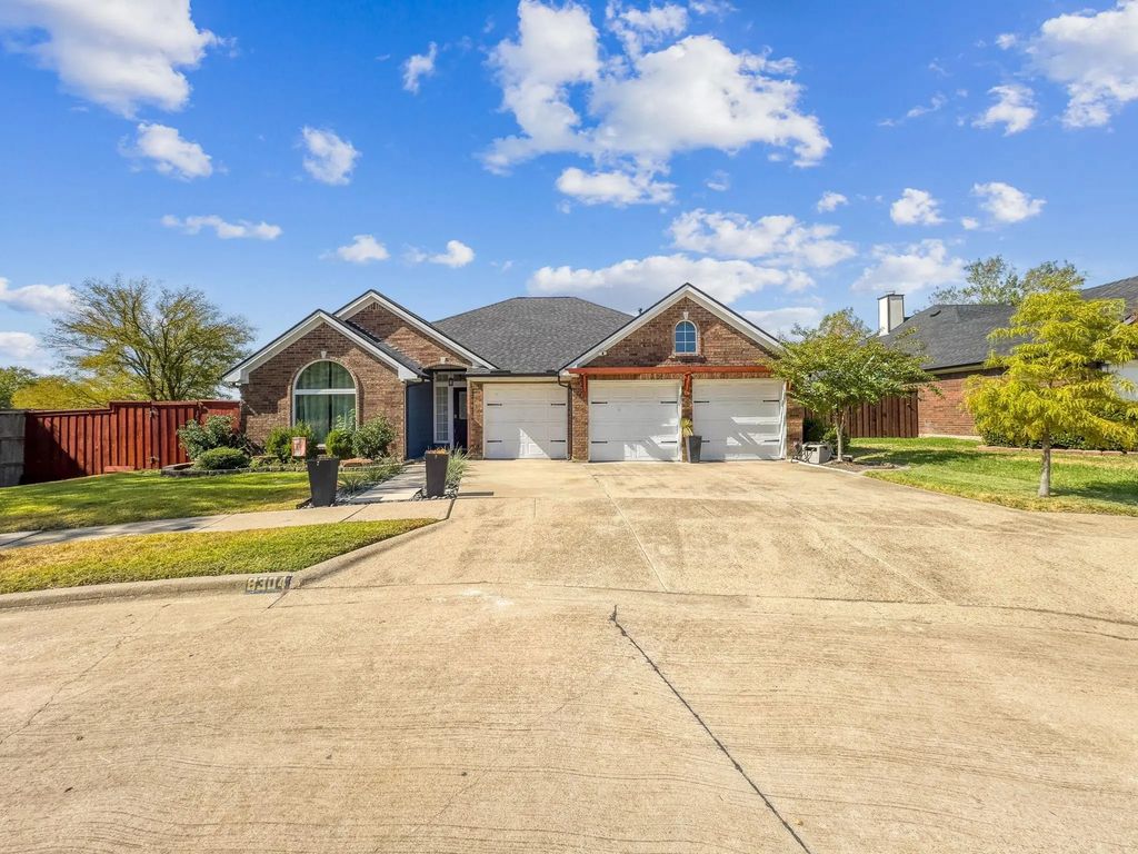 8304 Crystalwood Drive, Dallas
