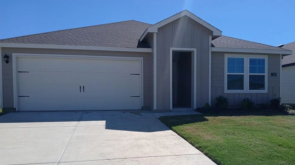 239 Whispering Pine Drive, Royse City