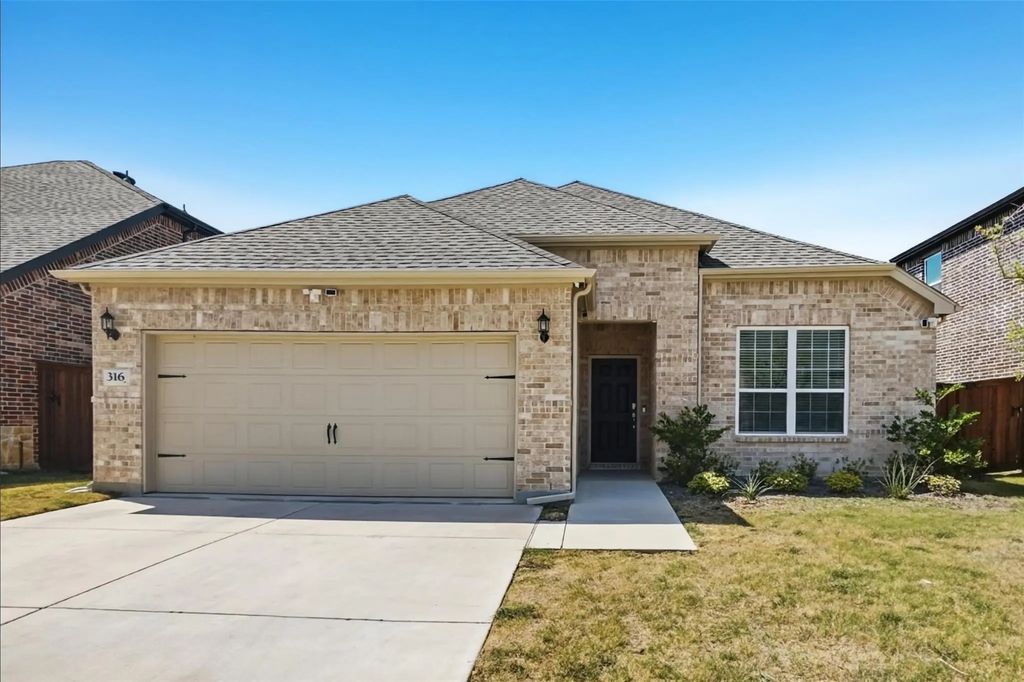 316 Rangars Ridge Place, Fort Worth