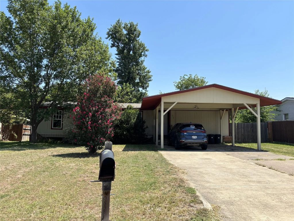 1314 Honeysuckle Drive, Mansfield
