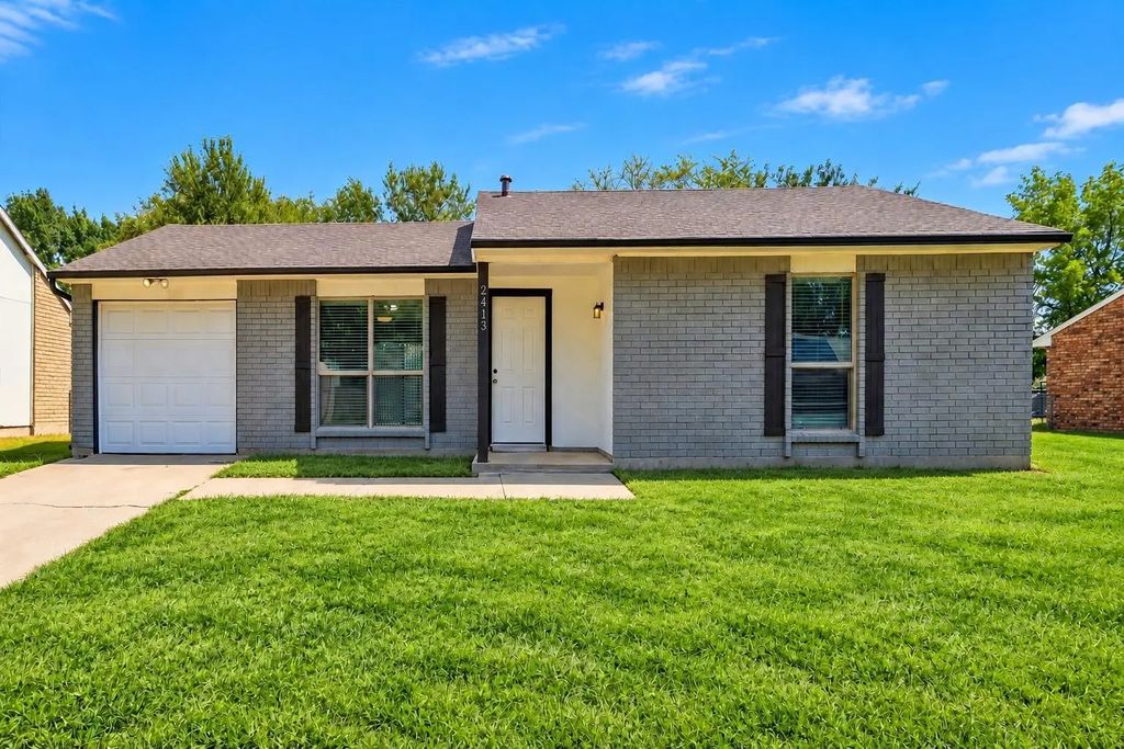 2413 Navasota Circle, Fort Worth