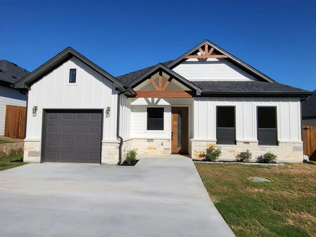 3412 Brazos River Drive, Granbury