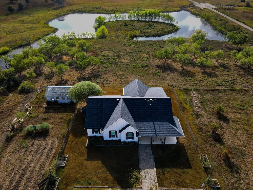1028 County Road 108, Buckholts