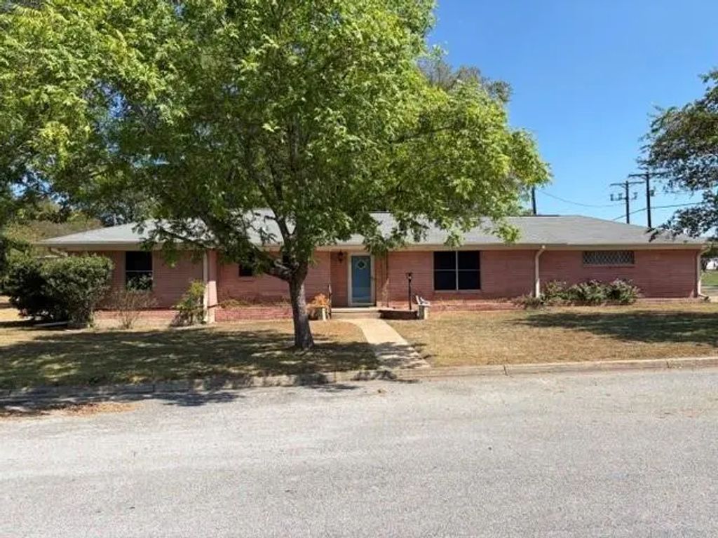 301 Hart Street, Quitman