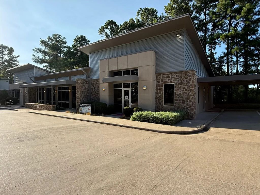 5759 Eagles Nest Boulevard 4, Tyler