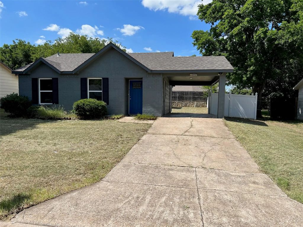 2457 Sweetwood Drive, Fort Worth