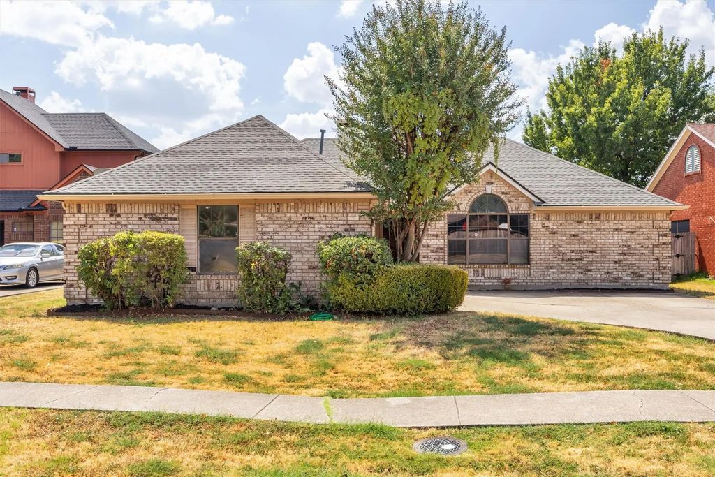 308 Clear Springs Drive, Mesquite