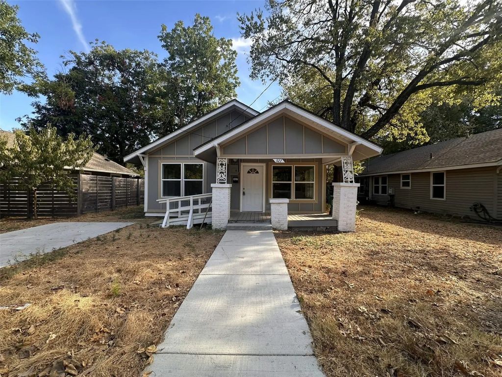 327 Egan Street, Denton