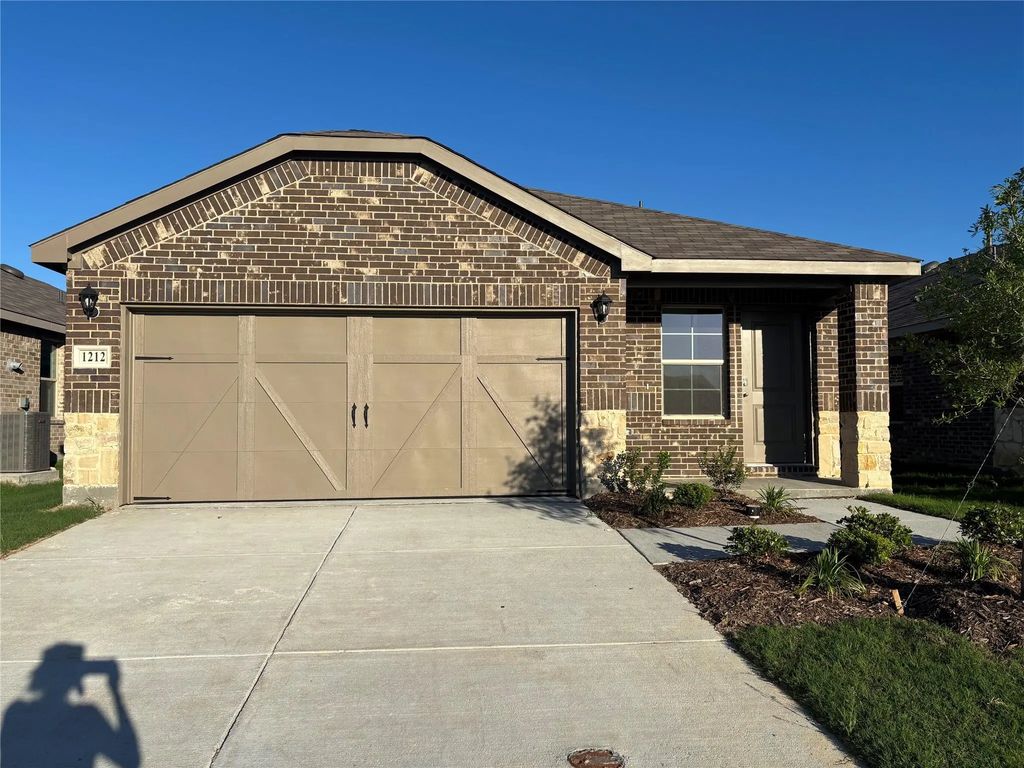1212 Olivewood Place, Crandall
