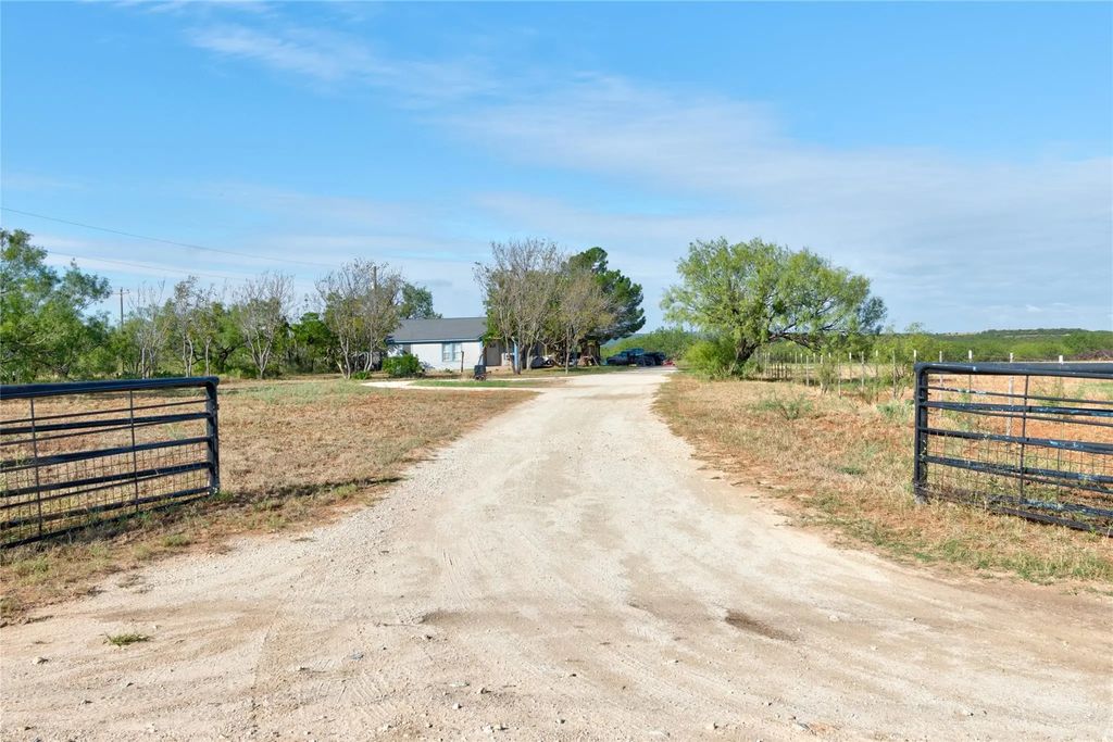 1216 County Road 349, Merkel