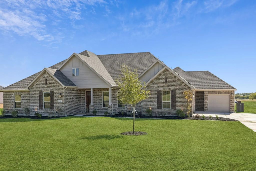133 Swan Lake Drive, Waxahachie