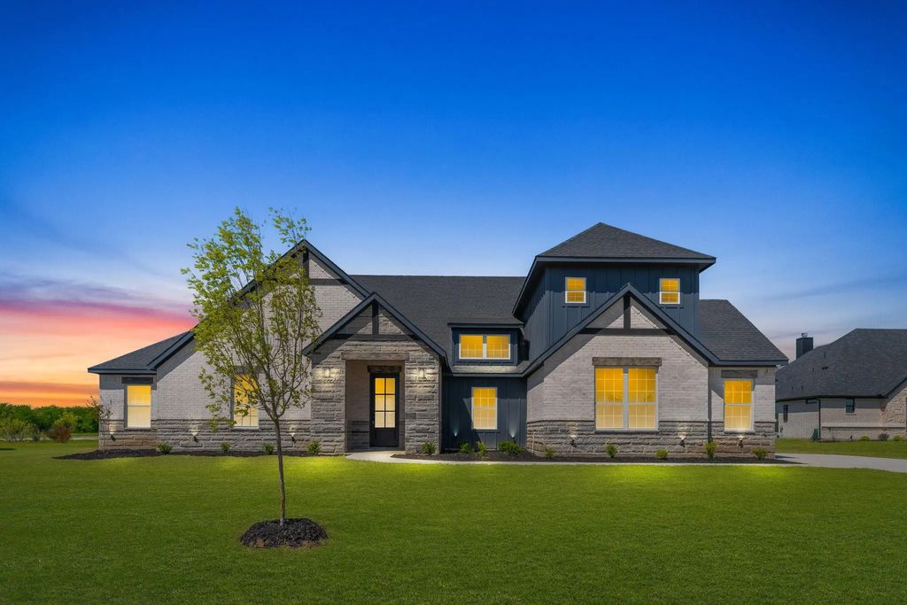 6220 Purple English Oak, Royse City