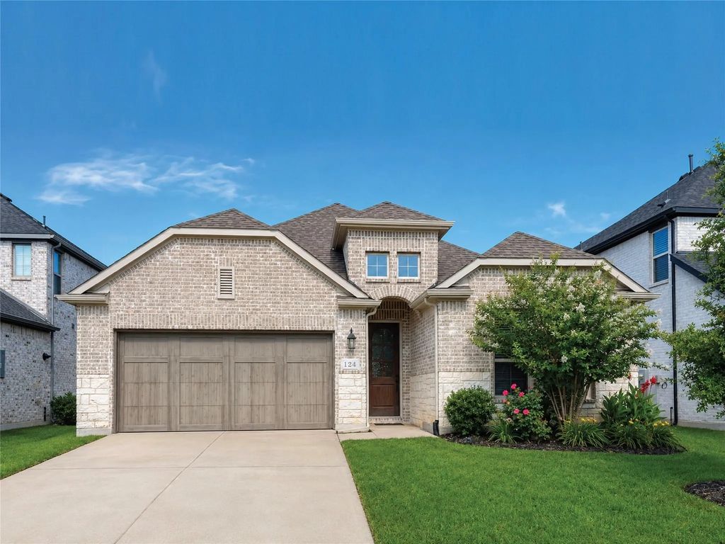 124 Savannah Lane, Oak Point