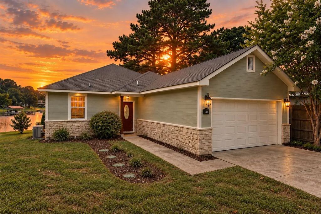 182 Oak Hills Drive, Mabank