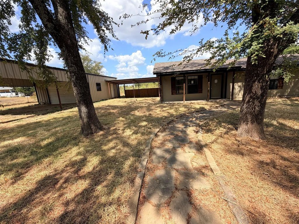 1223 Yowell Road, Whitesboro