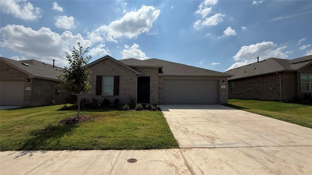 1033 Foxburg Drive, Fort Worth