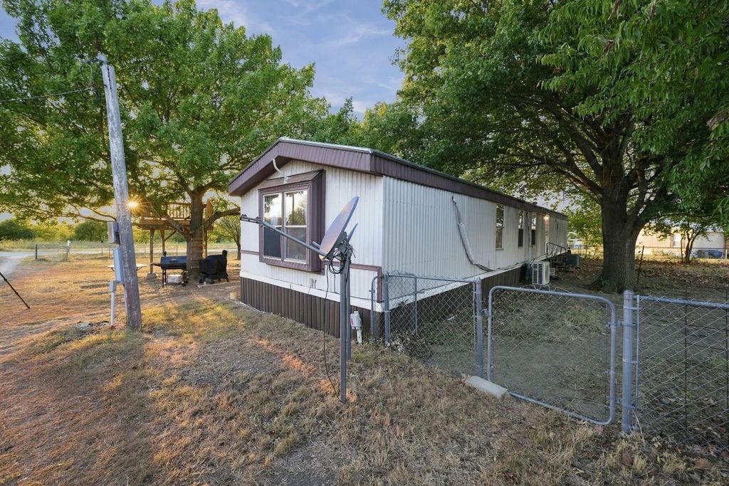 1206 Toby Street, Alvarado