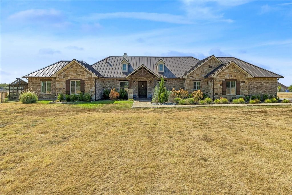 12953 Flow Road, Krum