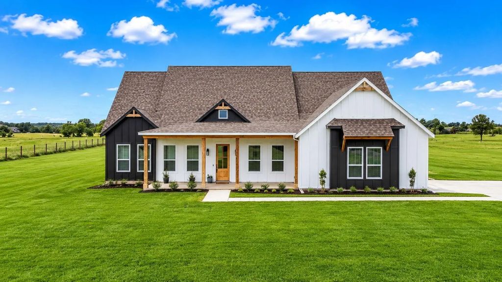 4318 County Road 1088, Celeste