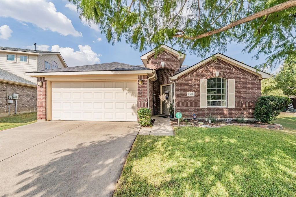 8532 Cactus Patch Way, Fort Worth