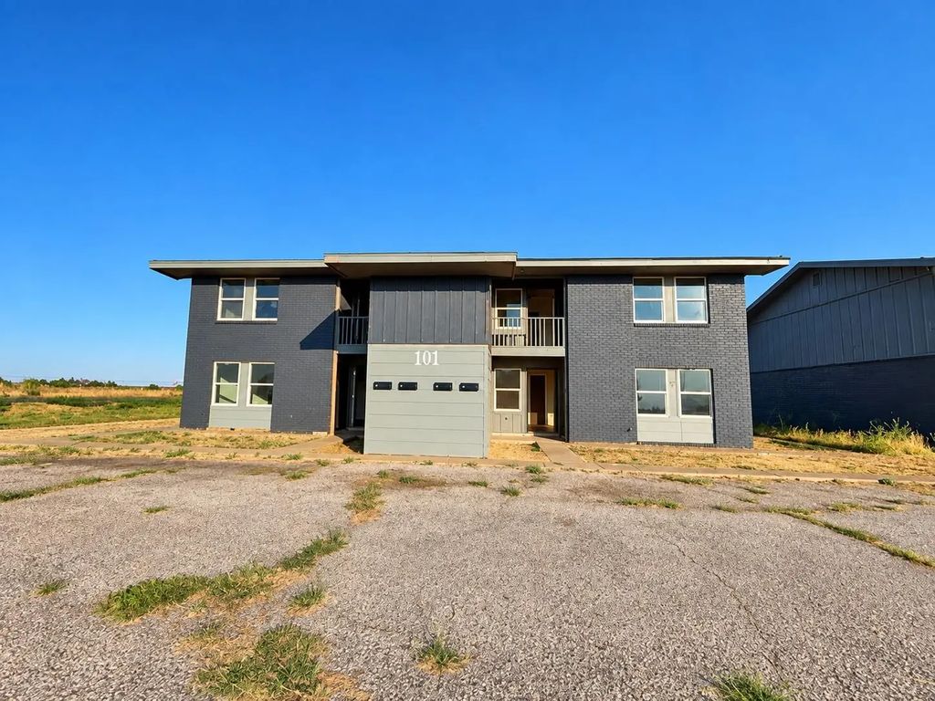 101 Pecos Place, Plainview