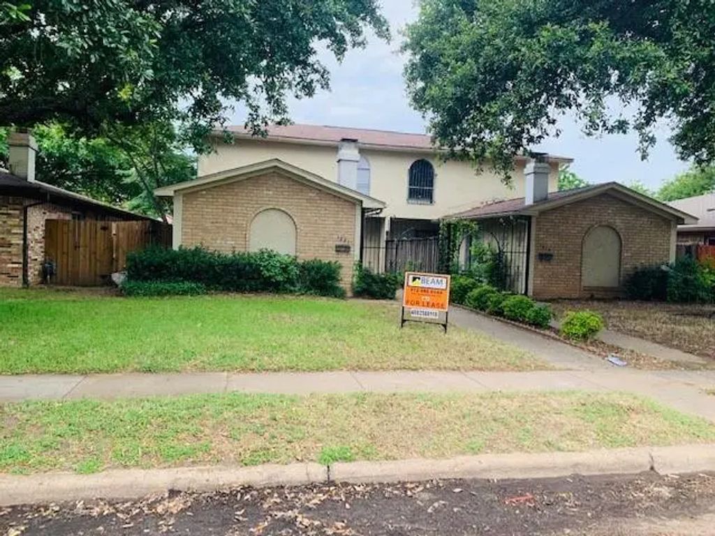 1221 Willow Wood Court, Irving