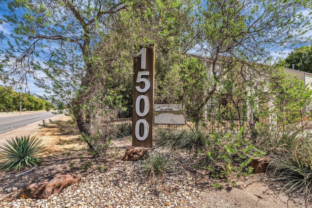 1500 Lake Shore Drive 206, Waco