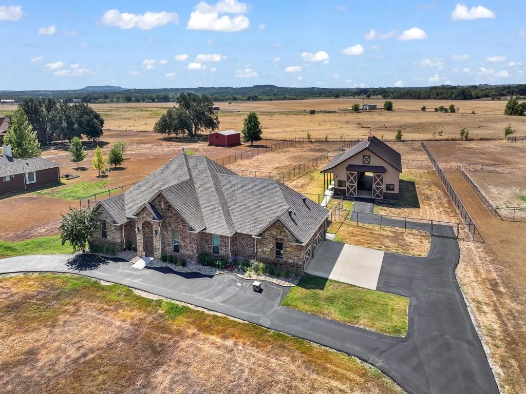 3601 Farm Land Court, Granbury