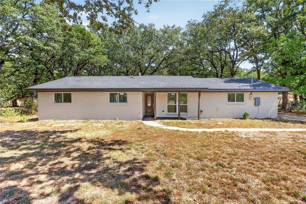 3927 County Road 3322, Greenville