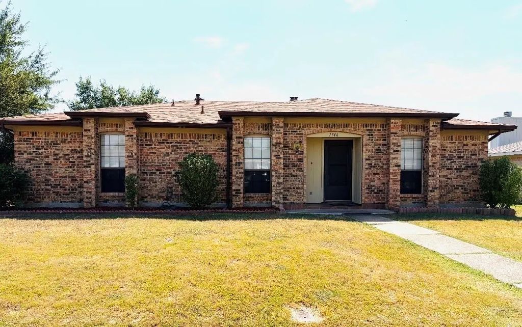 1746 Clarendon Drive, Lewisville