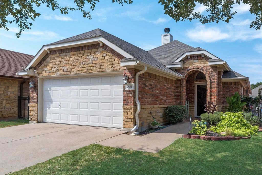 9032 Racquet Club Drive, Fort Worth