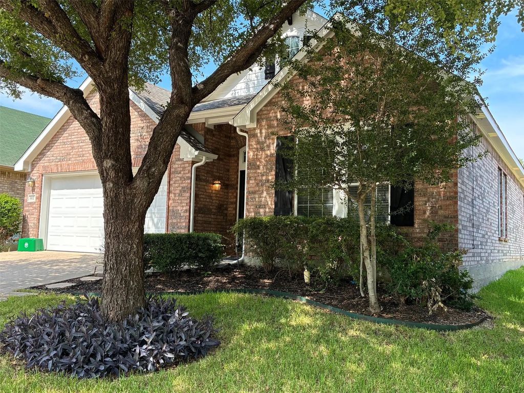 812 Ridge Point Drive, Grand Prairie